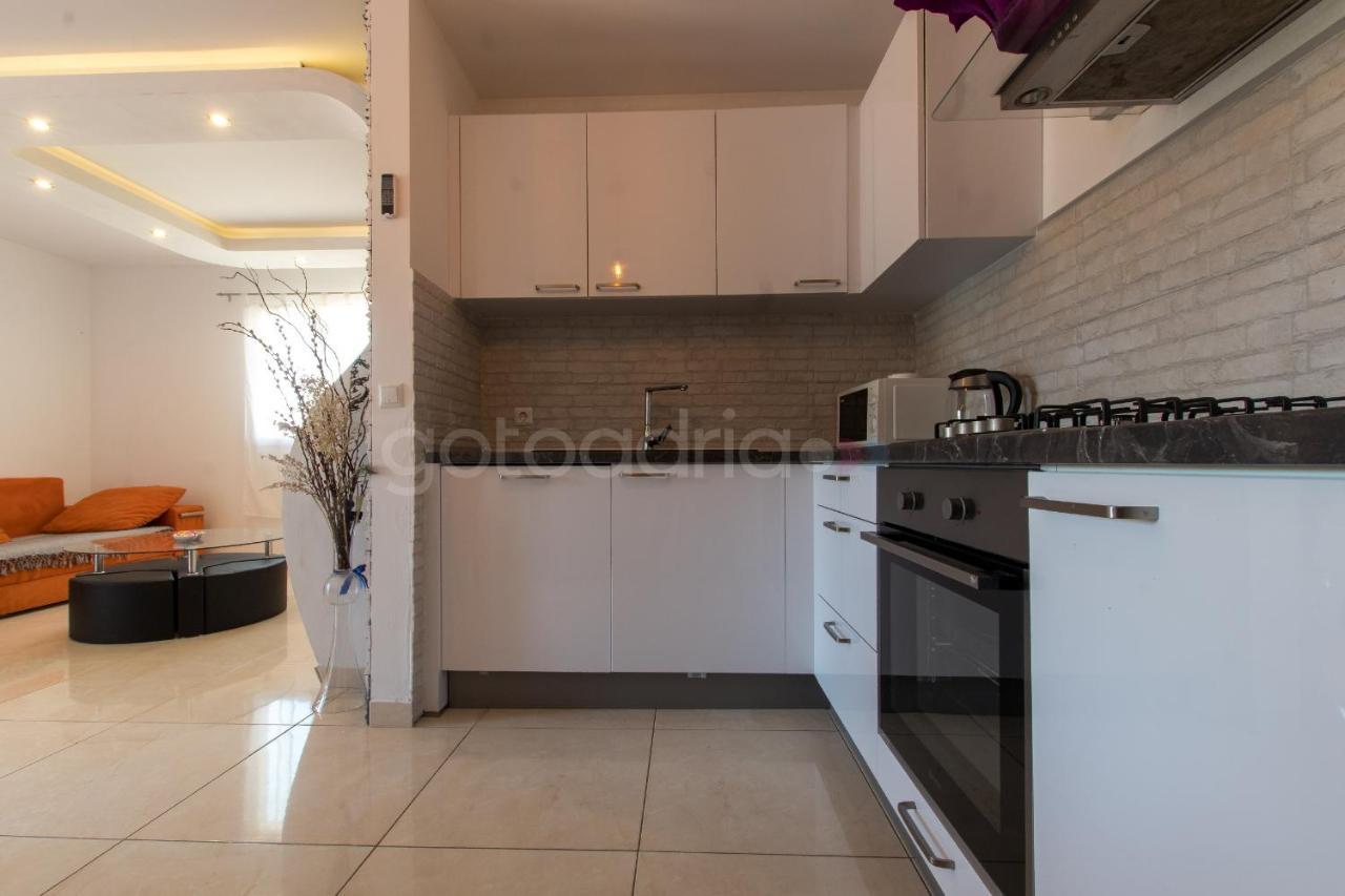 Apartment Vesna With Balcony & Free Parking Makarska Dış mekan fotoğraf